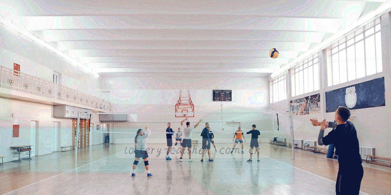 客服服务时间为每日9:00-21:00的图示，标注工作时间与响应通道